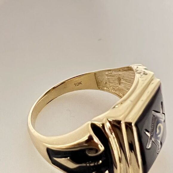 New 10k Men's Polished and Textured with Black Enamel and Onyx Masonic Ring - Picture 8 of 15